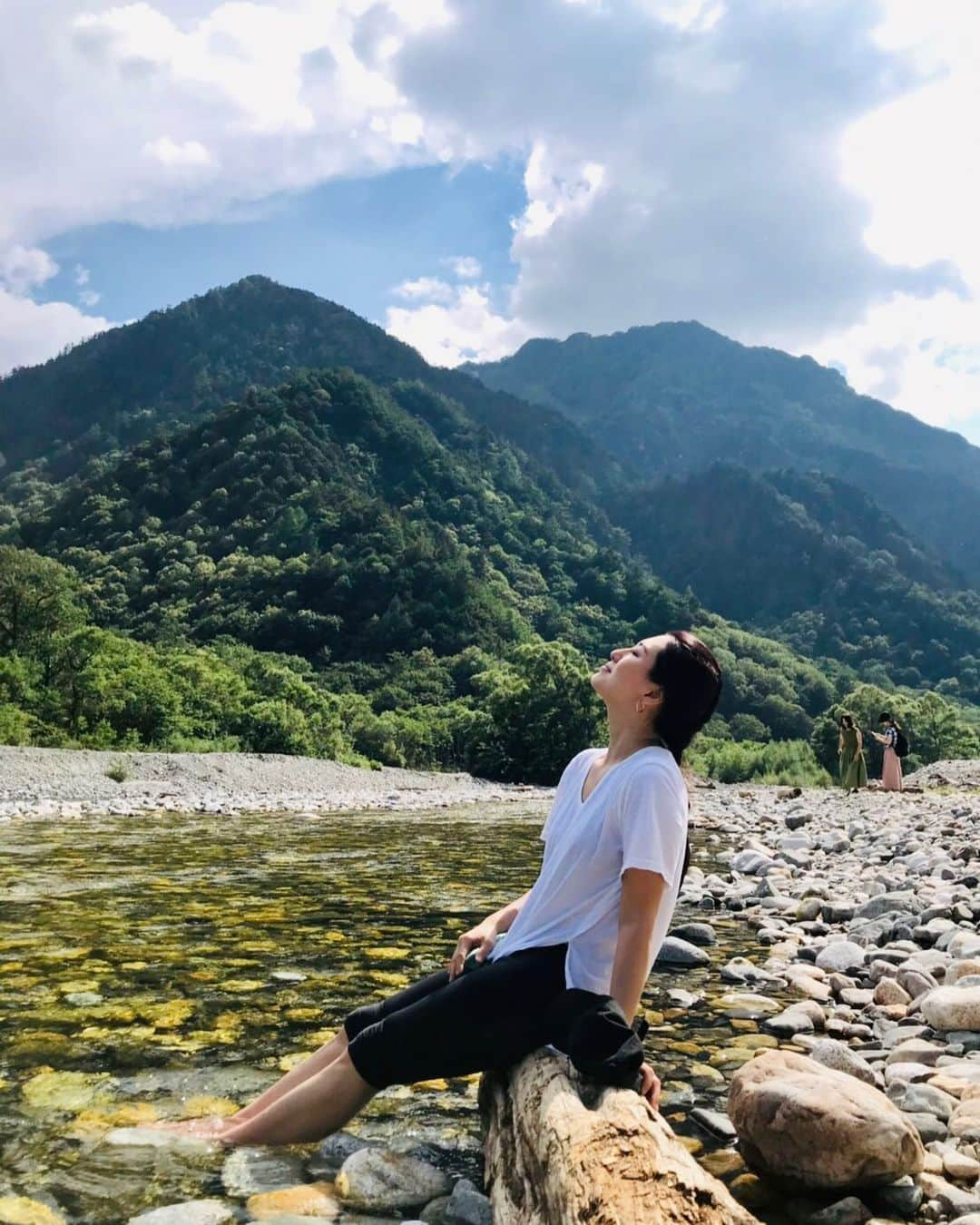 矢吹春奈さんのインスタグラム写真 - (矢吹春奈Instagram)「I went to Kamikochi yesterday on a day trip. It was such a pressure time for me to be in a pure beautiful nature. Charged great energy from the nature and ready for my future!! 昨日は長野県にある上高地へ行ってきました。大自然の中に身を置いて呼吸をする事はこの上ない至福です。 これで大自然の純粋なエネルギーを体内にチャージ完了！！ 未来への準備が整いました。」8月4日 10時37分 - yabukiharuna