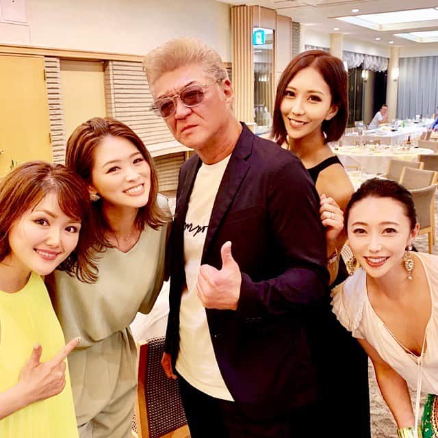ANDOMAHOさんのインスタグラム写真 - (ANDOMAHOInstagram)「． とーっても時差更新ごめんなさい🙏🏼 ． ⛳️999.9 birthday competition🕶 サワディーカップ⛳️ ． 渚お姉さま🎙🎼🎧❤️ 誘ってくださって本当に ありがとうございました✨ 大好きな北夫妻に大変お世話に なりましたの一日🐴💨 姉さん会う度に綺麗になる💄💋 私も頑張ろっっつ✊🏼笑 ． ． DMで写真早くみたーいって 頂いたんですが🤣w Sae🐵の投稿したお写真と 変わらなくてごめんなさい🤣🙏🏼💦 ． 大好きな小沢仁志さん❤️ @ozawa_hitoshi ． 昔から父の影響もありww #日本統一 が大好きな私www #顔面凶器 だなんて言われて ますが優しくて紳士でとっても 素敵な方でした😘 ありがとうございました❤️ ． 素敵なご縁に沢山感謝した日🍀 . ． ． #ゴルフ#ゴルフ女子#ゴルフ大好き#ゴルフウェア#ゴルフばか#ママゴルファー#9999#フォーナインズ#眼鏡女子#太平洋#ゴルフコンペ#小沢仁志#任侠#俳優#golf#golfgirl #golfcourse #太平洋クラブ御殿場コース#ゴルジョモ#レジーナ#サファリーず#ドレスアップ#パーティー#party#dress#出逢いに感謝」8月4日 10時54分 - c.qmthm9290