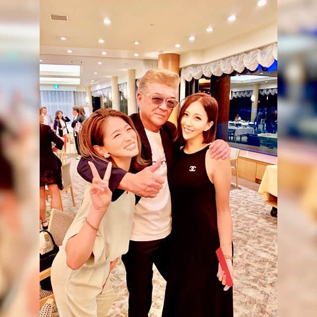 ANDOMAHOのインスタグラム：「． とーっても時差更新ごめんなさい🙏🏼 ． ⛳️999.9 birthday competition🕶 サワディーカップ⛳️ ． 渚お姉さま🎙🎼🎧❤️ 誘ってくださって本当に ありがとうございました✨ 大好きな北夫妻に大変お世話に なりましたの一日🐴💨 姉さん会う度に綺麗になる💄💋 私も頑張ろっっつ✊🏼笑 ． ． DMで写真早くみたーいって 頂いたんですが🤣w Sae🐵の投稿したお写真と 変わらなくてごめんなさい🤣🙏🏼💦 ． 大好きな小沢仁志さん❤️ @ozawa_hitoshi ． 昔から父の影響もありww #日本統一 が大好きな私www #顔面凶器 だなんて言われて ますが優しくて紳士でとっても 素敵な方でした😘 ありがとうございました❤️ ． 素敵なご縁に沢山感謝した日🍀 . ． ． #ゴルフ#ゴルフ女子#ゴルフ大好き#ゴルフウェア#ゴルフばか#ママゴルファー#9999#フォーナインズ#眼鏡女子#太平洋#ゴルフコンペ#小沢仁志#任侠#俳優#golf#golfgirl #golfcourse #太平洋クラブ御殿場コース#ゴルジョモ#レジーナ#サファリーず#ドレスアップ#パーティー#party#dress#出逢いに感謝」