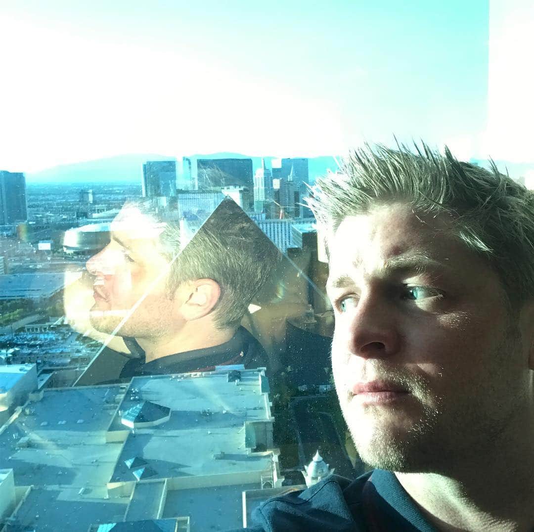 マイケル・グラント・テリーのインスタグラム：「You motherfucker you. #vegas」