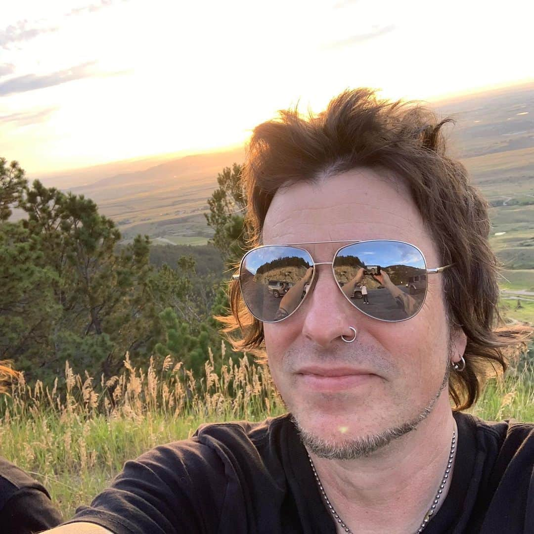 レイチェル・ボランさんのインスタグラム写真 - (レイチェル・ボランInstagram)「The best things in life are free. Awesome show and amazing views. #thebestthingsinlifearefree #wyoming #2019」8月4日 11時07分 - officialrachelbolan