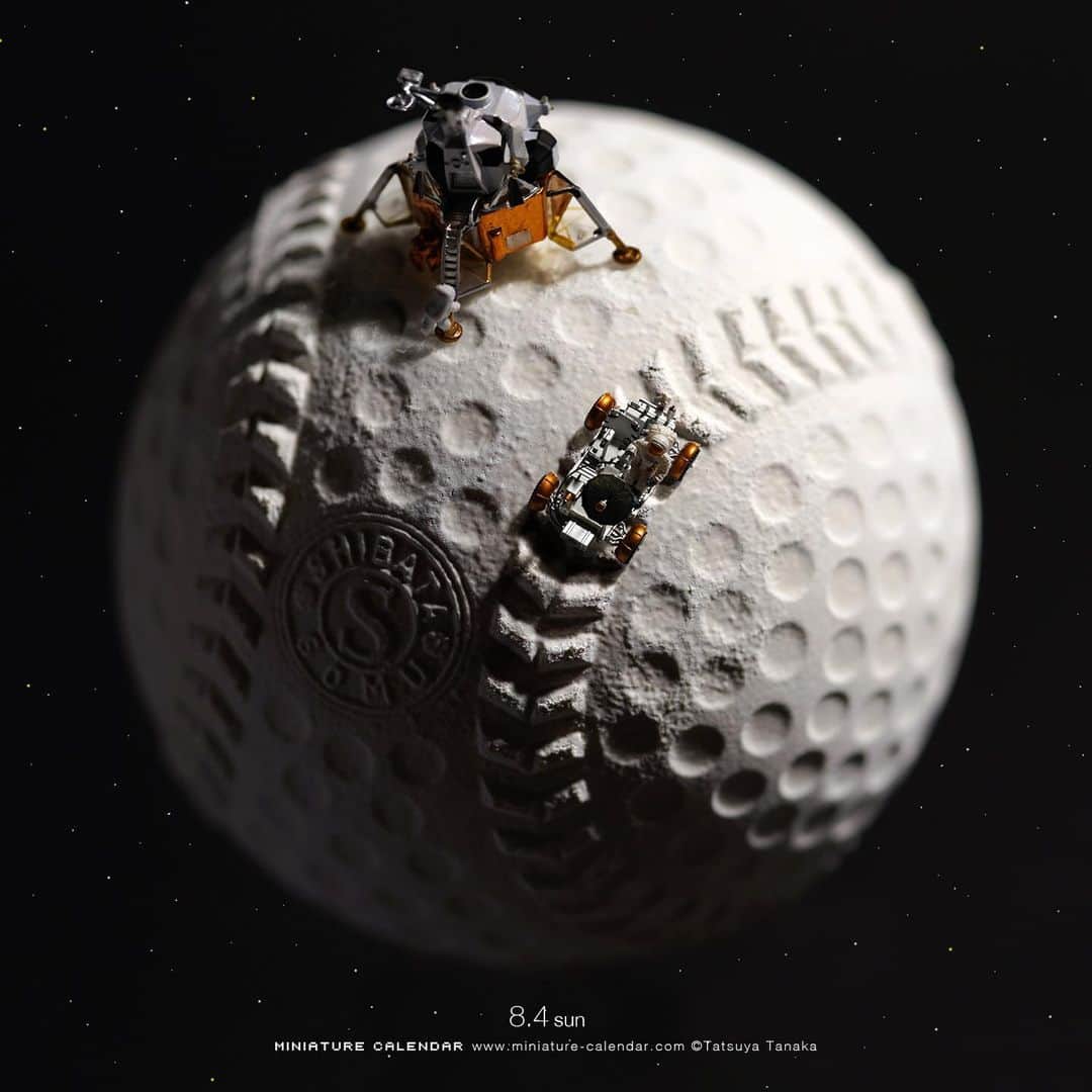 田中達也さんのインスタグラム写真 - (田中達也Instagram)「. 8.4 sun “Moon Baseball” . 右中間（宇宙間）に飛んだボール . #野球ボール #月 #Baseball #Moon . ─────────────── 《Exhibition info》 . 【MINIATURE LIFE展 in 長野】 Miniature Life Exhibition in Nagano 7/26 fri - 8/25 sun #MiniatureLife展 #ミニチュアライフ展 . 【微型展 2.0 -田中達也的奇幻世界- in 高雄】 Miniature Life Exhibition2 in Kaohsiung 6/21 fri - 9/15 sun #微型展 #田中達也微型展 . Please look at the Instagram story’s highlight for more information. . ─────────────── 《Next Exhibition info》 . 【MINIATURE LIFE展 in 広島】 Miniature Life Exhibition in Hiroshima 8/8 thu - 8/20 tue 《ギャラリートーク&サイン会》 8月8日 11:00～、14:00〜 8月9日 11:00～、14:00〜 .」8月4日 11時20分 - tanaka_tatsuya
