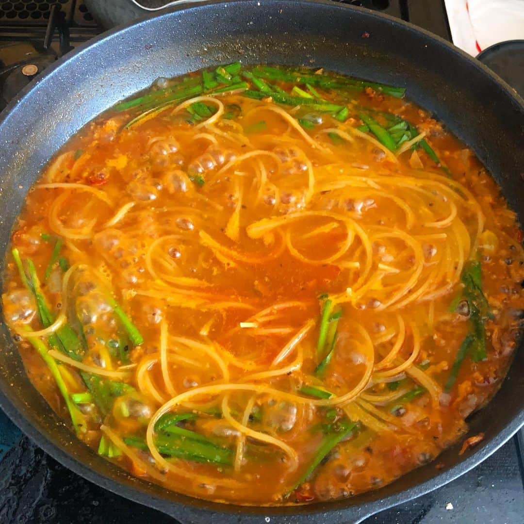 小宮山雄飛さんのインスタグラム写真 - (小宮山雄飛Instagram)「休日ランチにスープカレースパ作った、麺は1.4mmのフェデリーニを使用。あ、ということはスープカレーフェデだな。」8月4日 11時13分 - yuhikomiyama