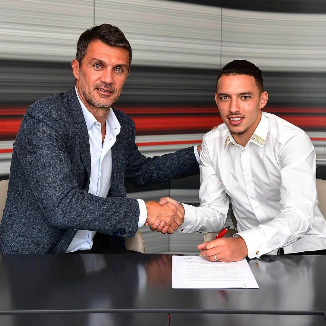 ACミランさんのインスタグラム写真 - (ACミランInstagram)「Please welcome the new Rossonero @ismaelbennacer! 🔴⚫ Bennacer announced ✅ #ForzaMilan」8月4日 16時47分 - acmilan