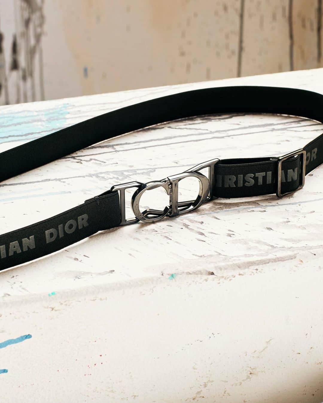 クリスチャンディオールさんのインスタグラム写真 - (クリスチャンディオールInstagram)「The #DiorWinter19 men's collection by @MrKimJones features the familiar curves of the #DiorSaddle, now in versatile nylon pieces, and an all new 'CD' belt buckle! Keep an eye out for a fresh take on the Dior logo designed by the American artist Raymond Pettibon!⁠⠀ © @Annie_Powers for the images and @TimRichardsonTV for the film⁠⠀」8月4日 16時51分 - dior