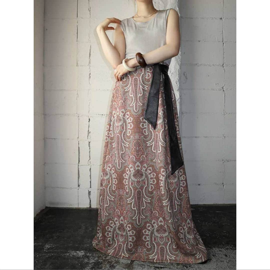 吉祥寺 古着屋 Orfeoのインスタグラム：「Vintage Paisley Long Skirt  #orfeo #kichijoji #tokyo #vintage #used #fashion #coordinate #outfit #オルフェオ #吉祥寺 #東京 #古着 #古着屋 #ヴィンテージ #ユーズド #ファッション #コーディネート  掲載商品のお問い合わせはメールにて承っております。コメント、DMでのお問い合わせは受け付けておりませんのでご了承ください。」