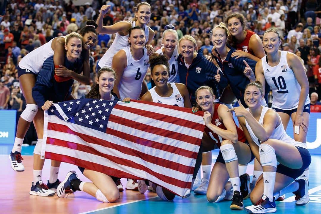 USA Volleyballさんのインスタグラム写真 - (USA VolleyballInstagram)「@usavwnt are 1 win from claiming a berth into the @FIVBVolleyball #Tokyo2020 Olympic Games, but it was not easy as @teamusa used a deep bench to rally past Bulgaria 21-25, 25-18, 21-25, 25-20, 15-10. Recap on usavolleyball.org.」8月4日 11時46分 - usavolleyball