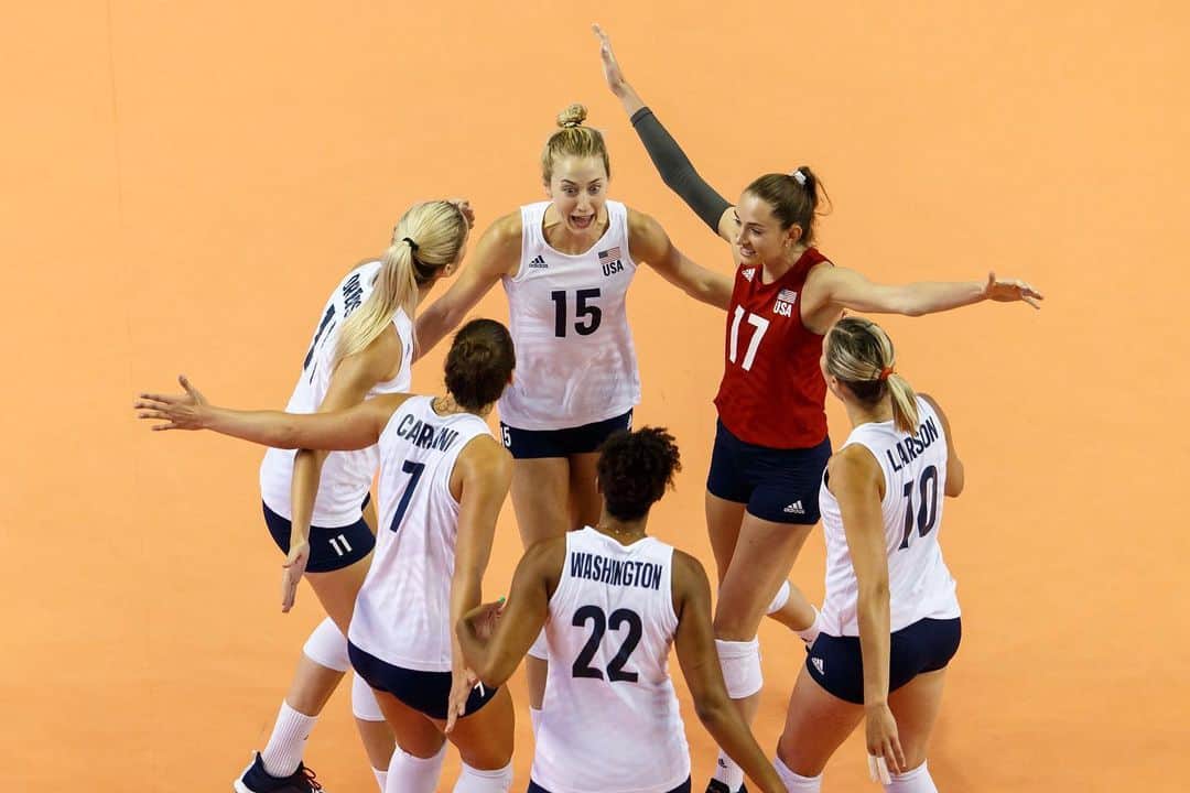 USA Volleyballさんのインスタグラム写真 - (USA VolleyballInstagram)「@usavwnt are 1 win from claiming a berth into the @FIVBVolleyball #Tokyo2020 Olympic Games, but it was not easy as @teamusa used a deep bench to rally past Bulgaria 21-25, 25-18, 21-25, 25-20, 15-10. Recap on usavolleyball.org.」8月4日 11時46分 - usavolleyball