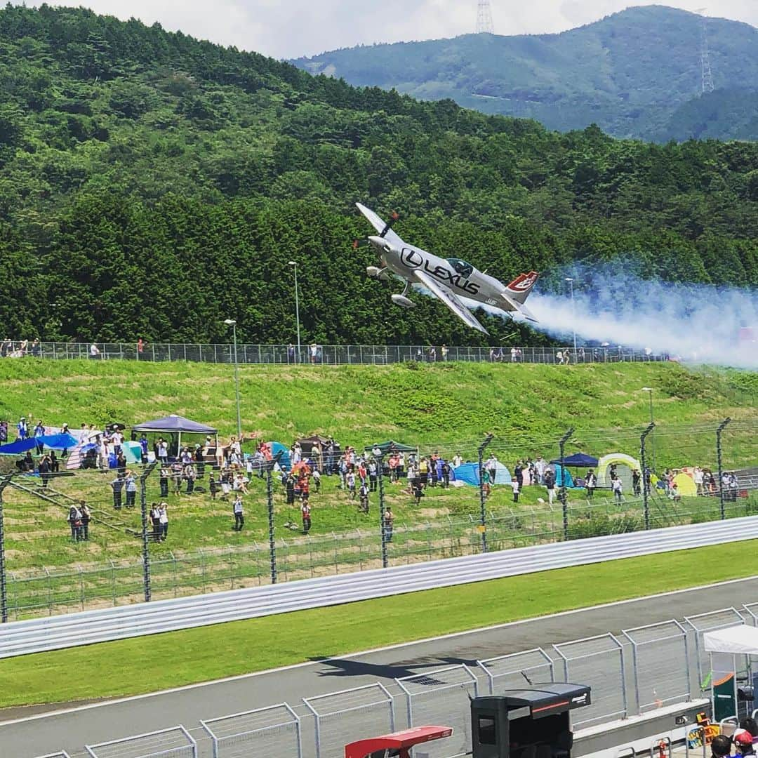 山本左近さんのインスタグラム写真 - (山本左近Instagram)「レッドブルエアレース世界チャンピオンの室屋選手のフライト✈️ 相変わらず凄技の連続‼️」8月4日 11時44分 - sakon_yamamoto