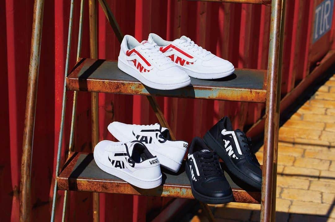 ABCマートさんのインスタグラム写真 - (ABCマートInstagram)「. <RESTOCK> VANS V4410 FLOATER WHITE/LOGO BLK  WHITE/LOGO RED  BLACK/LOGO WHT ¥6,000 . #abcmart#abcマート#vans#vansjapan#ヴァンズ#restock#v4410#floater#logo」8月4日 12時00分 - abc_mart_japan