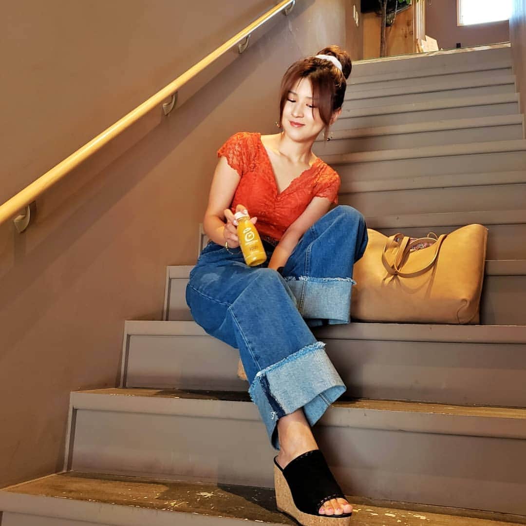 のインスタグラム：「🔸🔸🔸 気になっていたイノセントのスムージー 【 @innocent_japan 】 麻布十番の駅近くにあるセブンイレブン(麻布十番二丁目店)で見つけたよ💓 ． 着色料、甘味料、増粘剤などの添加物が入っていない、果汁100％の素材にこだわったスムージー🥤 ． ． 今日は『やんごとなきマンゴー』買ってみたんだけど、この一本で7種類のフルーツがとれて、お家で作ったスムージーみたいで濃厚で美味しい😍💕 ． ． 他にも種類あるから日替わりで朝ごはんにいいかも😊 ． ． 7月に日本に初上陸して、都内の一部のコンビニでおいてるみたい😆 ． 見つけたら #イノセントみっけ　のタグをつけて投稿してみてね💓 ． ． 投稿すると、100名にグラスとコースターのプレゼントが当たるよ😊 ． ． #promotion #イノセント#innocent　 #スムージー#マンゴー#ダイエット#ドリンク#セブンイレブン#コンビニ#新発売#美味しい#朝ごはん#朝食」