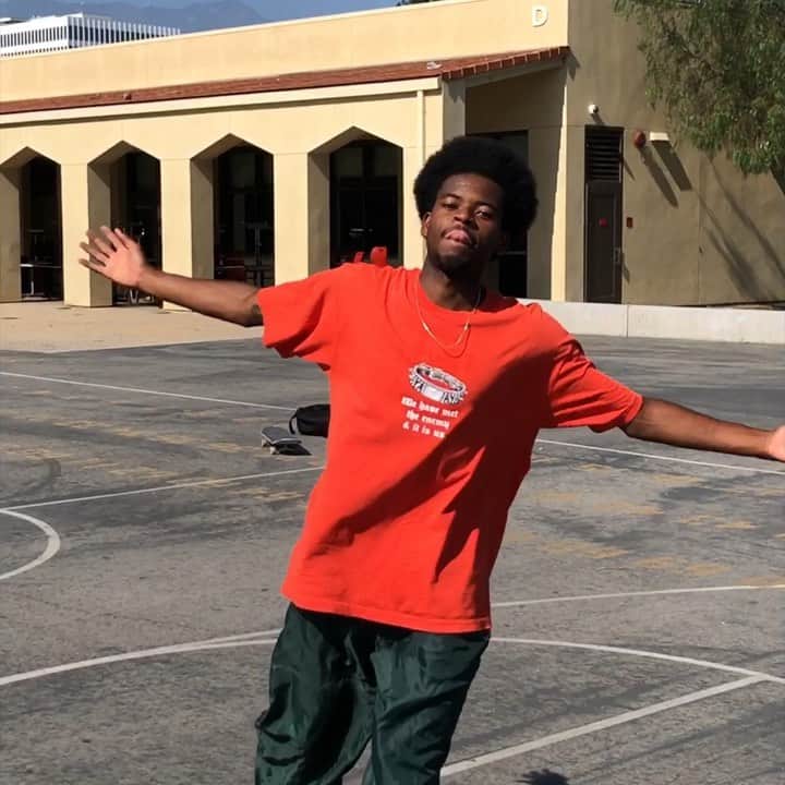 スラッシャーのインスタグラム：「🛹 Wheels down, Boo’s up 👻  @ishcepeda 📱: @_kaikishi」