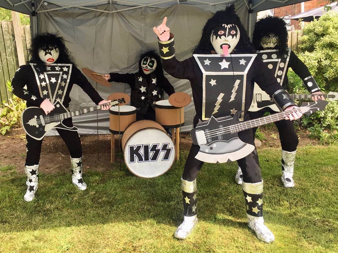 KISSさんのインスタグラム写真 - (KISSInstagram)「#KISSARMYROCKS! Thanks to Louise Boulton for sharing these #KISS scarecrows her family entered in this year's village scarecrow trail in #Leicester UK.  They were voted the best scarecrows by all the visitors, too! Awesome! #KISSisEverywhere!」8月4日 12時18分 - kissonline