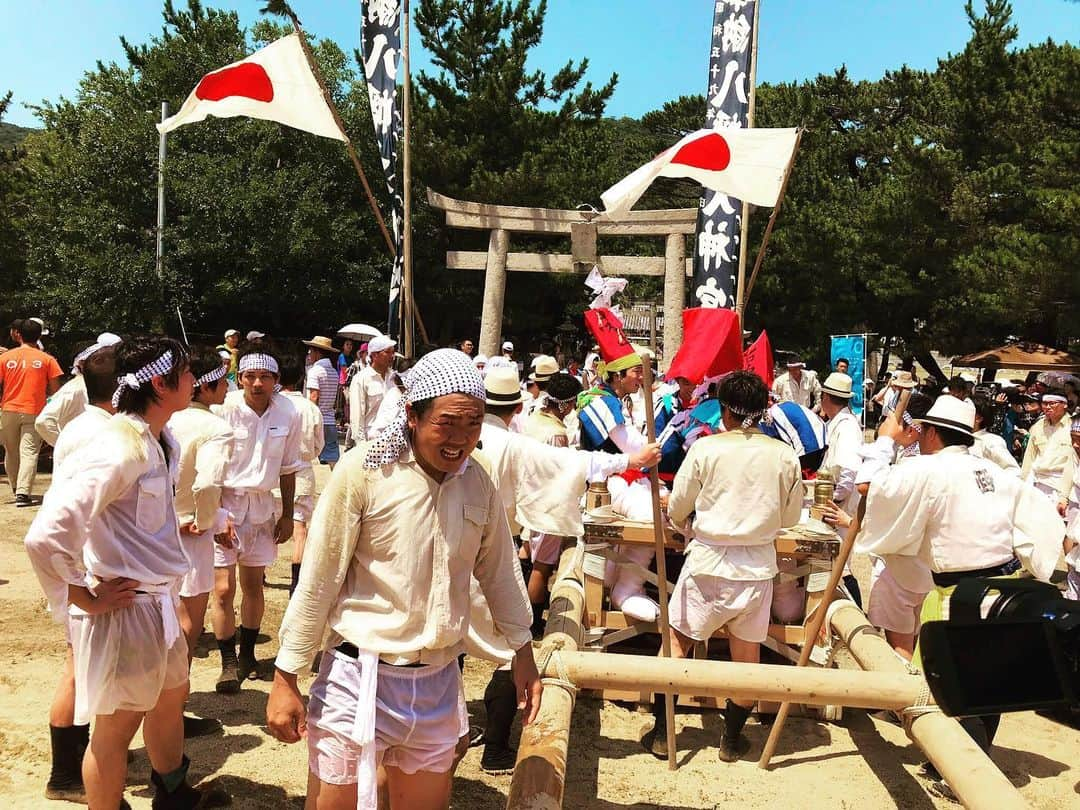 梶剛さんのインスタグラム写真 - (梶剛Instagram)「女木島の祭りや！ 香川が誇る祭りや！  #香川県 #瀬戸内海 #女木島 #setouchi」8月4日 12時22分 - kajitsuyoshi