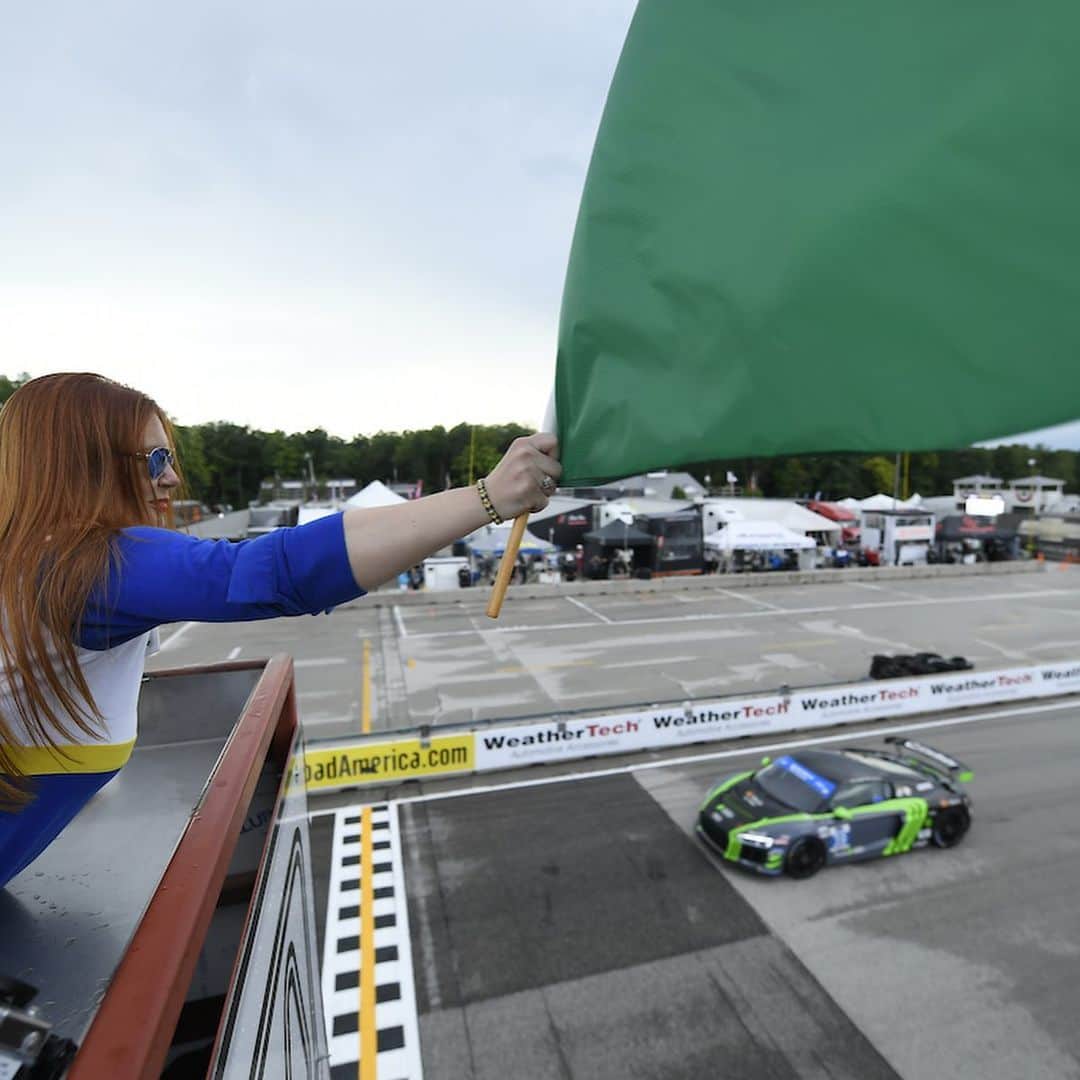 ミシュランさんのインスタグラム写真 - (ミシュランInstagram)「Today’s @imsa_racing MICHELIN Pilot Challenge race had everything. Our Sarah Robinson waved the green flag, intense wheel-to-wheel action on wets on a drying track, switches to slicks, then more rain, and both GS and TCR classes decided on the final lap in dramatic fashion. Special day at a great place and back at it for more tomorrow! #IMSA #RoadAmerica #michelinmotorsport #MichelinAtIMSA」8月4日 12時26分 - michelinusa