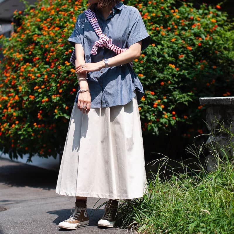 のインスタグラム：「﻿ 【DANTON】﻿ ●TEILL SKIRT (700077712)﻿ size：34,36,38﻿ color：TAN，BURGUNDY﻿ ￥14,800+TAX ﻿ ﻿ @hollywood_ranch_market にダントンのスカートが入荷しました。﻿ ワークウェアブランドらしい武骨さが魅力のスカートは甘くなりすぎずボーイズライクなコーディネートにおすすめです。﻿ ﻿ #danton #hollywoodranchmarket #ハリウッドランチマーケット #blueblue #ブルーブルー #seilin #聖林公司」