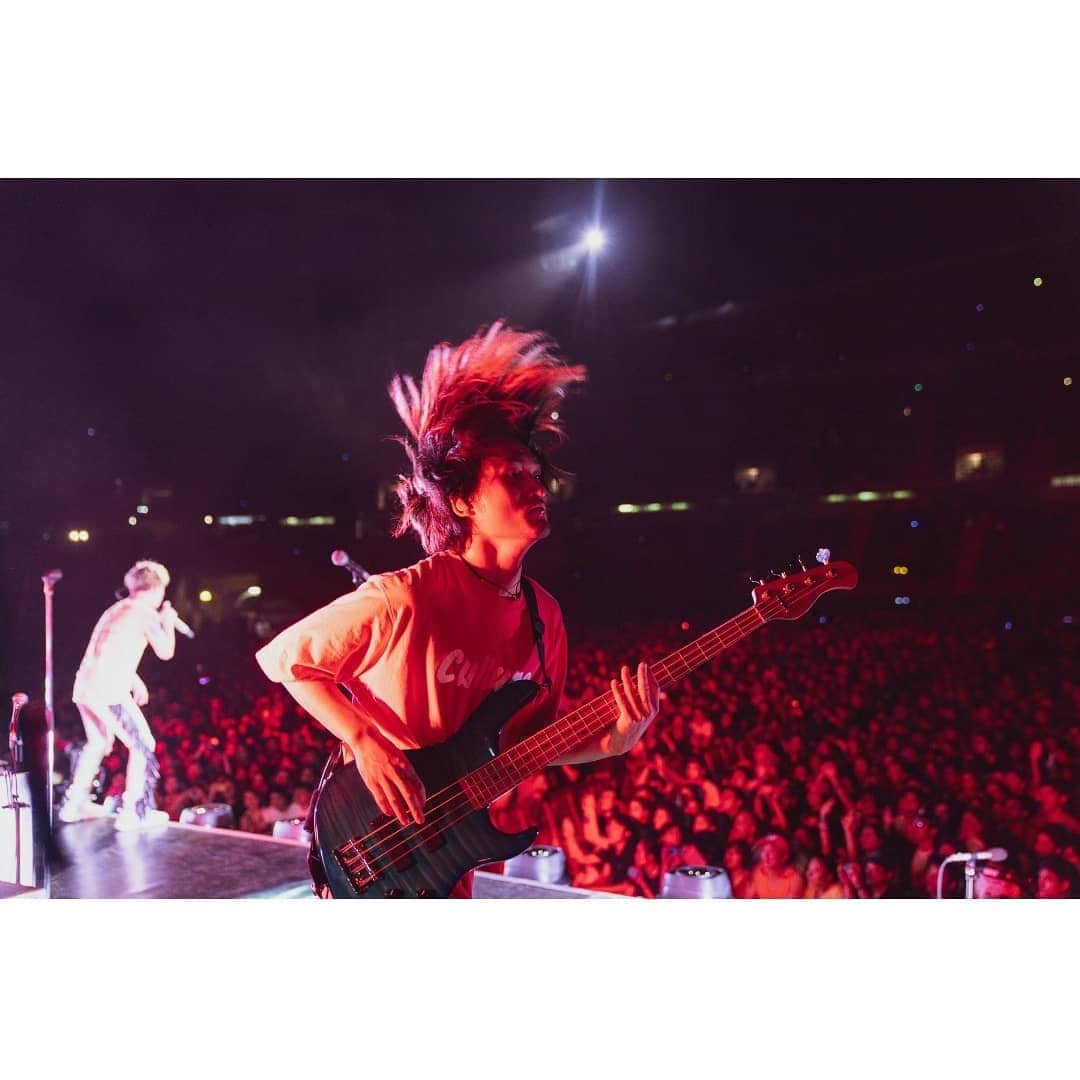 ONE OK ROCK WORLDさんのインスタグラム写真 - (ONE OK ROCK WORLDInstagram)「- ■Throw back to Divide World Tour 2019  今年春にONE OK ROCK がサポートアクトを務めた Ed Sheeran Divide World Asia Tour2019 -  同行したフォトグラファー　@zakarywalters がツアー時の膨大な写真をウェブサイトにアップしてくれている。どれも勢いがあって美しい写真ばかりなので、是非チェックを！ →(ストーリーのリンクからも飛べます) https://www.zakary-walters.com/one-ok-rock#e-17  #oneokrockofficial #10969taka #toru_10969 #tomo_10969 #ryota_0809 #fueledbyramen #eyeofthestorm#divideworldtour2019」8月4日 12時41分 - oneokrockworld