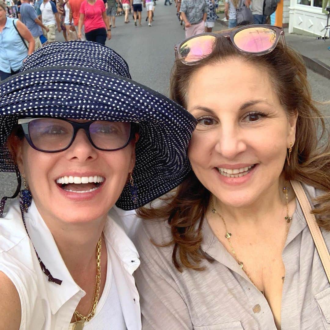 デブラ・メッシングさんのインスタグラム写真 - (デブラ・メッシングInstagram)「Provincetown will never be the same! #KathyandDebshow」8月4日 12時50分 - therealdebramessing