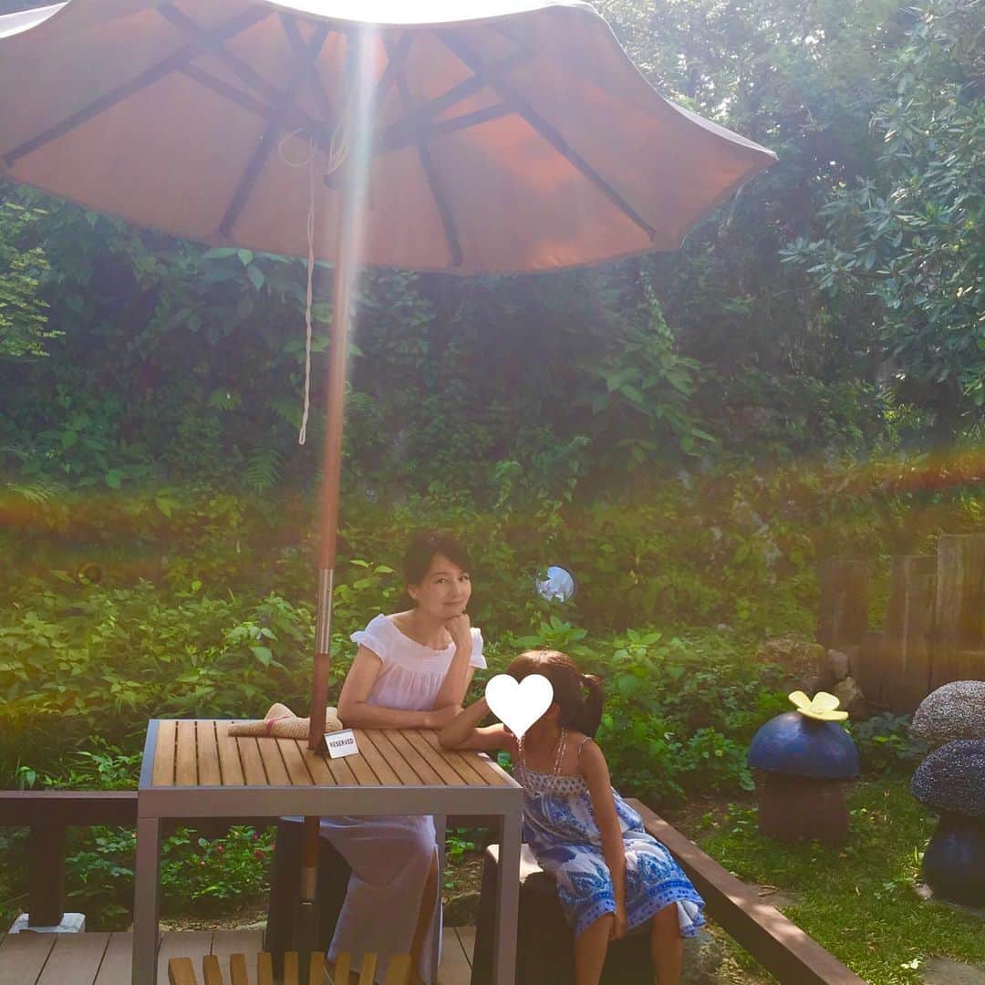 近藤淳子さんのインスタグラム写真 - (近藤淳子Instagram)「この夏、娘は8歳になりました！ 生まれてきてくれて、本当にありがとう。 大好きな箱根で束の間の休息...虹に囲まれるような珍しい写真が撮れました。  #箱根 #箱根強羅 #日本の夏 #にじ #太陽光 #休息時間 #近藤淳子#フリーアナウンサー」8月4日 12時51分 - kondo_junko_