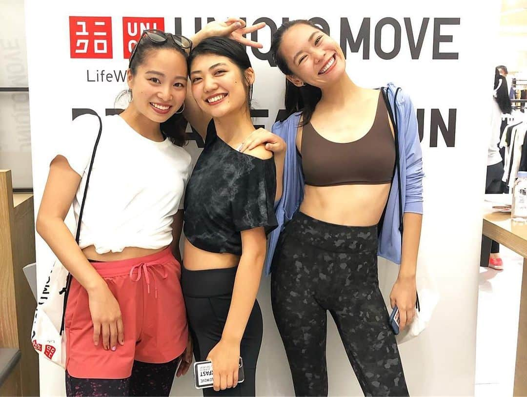 池田莉子さんのインスタグラム写真 - (池田莉子Instagram)「UNIQLO MOVE ﻿﻿ BREAKFASTRUN 💙 FINAL ﻿﻿ ﻿﻿ 暑い中ご参加頂きました皆さま有難うございました。﻿﻿ 応募が始まったその日に予約人数オーバーになり、﻿﻿ 抽選で当たった方のみ参加出来たそうです😭﻿﻿ 本当に有り難いです。﻿﻿ ﻿﻿ 前回初めてランニングをしてから、今回が二回目。﻿﻿ なんだか余裕に感じ足首も痛くなくなりました！！﻿﻿ 暑さが心地良く感じられ沢山汗をかき、みんなで﻿﻿ 楽しく話ながら心身のデトックス〜✨✨✨✨﻿﻿ ﻿﻿ 最高の朝を有難うございました🏃‍♀️🏃‍♂️﻿﻿ 写真を頂いたのでどんどん載せていきます。﻿﻿ まずはランニングのスタートからゴールまでを﻿ 中継😁﻿🔊﻿ ﻿﻿ コーデはもちろん #UNIQLO #エアリズム ﻿﻿ 軽くて涼しい爽やかなユニクロは大活躍です✨﻿ ﻿ ﻿」8月4日 12時52分 - ricoikeda