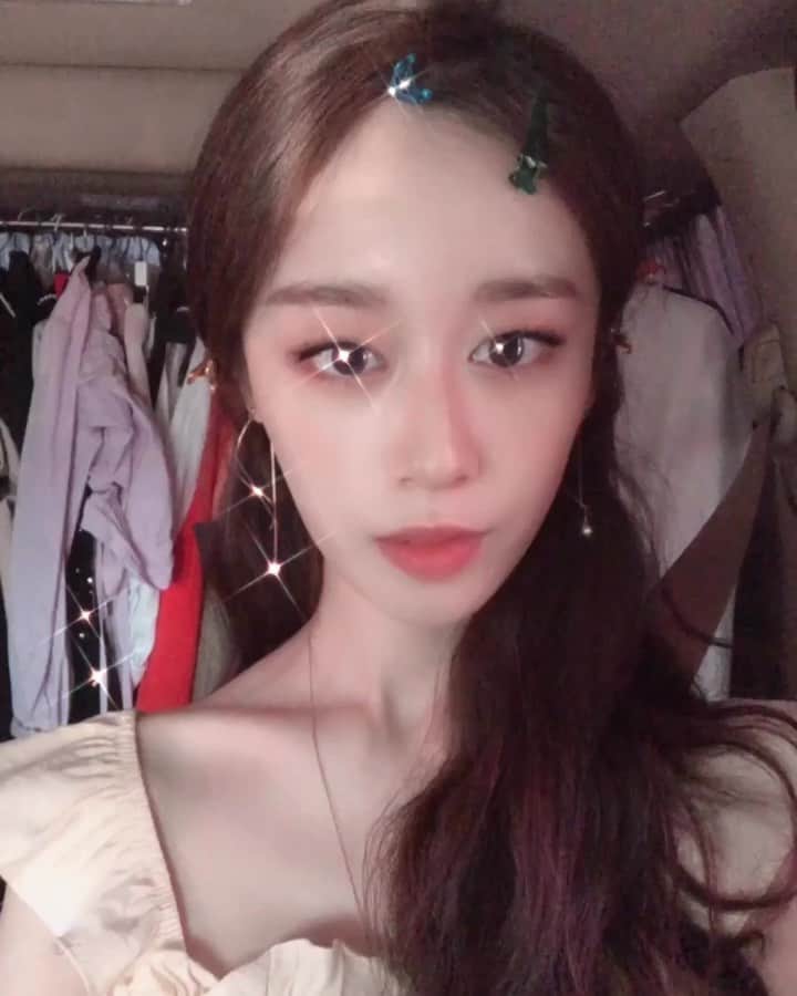 ジヨン のインスタグラム：「😉」