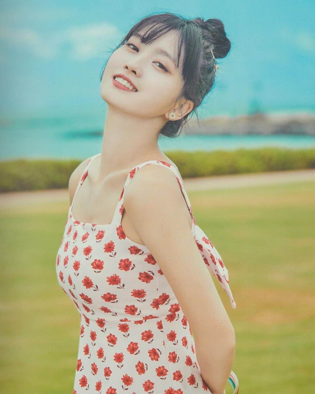 モモさんのインスタグラム写真 - (モモInstagram)「♡ [Scan] 190803 - TWICEZINE (Hawaii Edition) Scans -  #MOMO #트와이스 #모모 #平井もも #もも #TWICE © TsanaT」8月4日 13時49分 - momojype