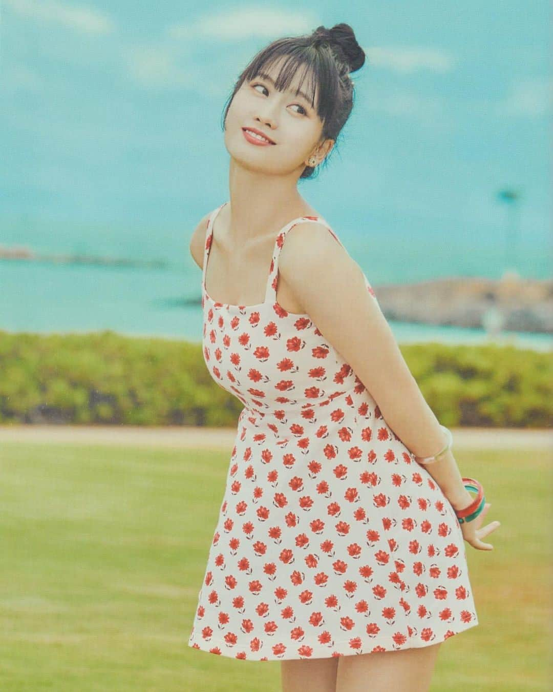 モモさんのインスタグラム写真 - (モモInstagram)「♡ [Scan] 190803 - TWICEZINE (Hawaii Edition) Scans -  #MOMO #트와이스 #모모 #平井もも #もも #TWICE © TsanaT」8月4日 13時49分 - momojype