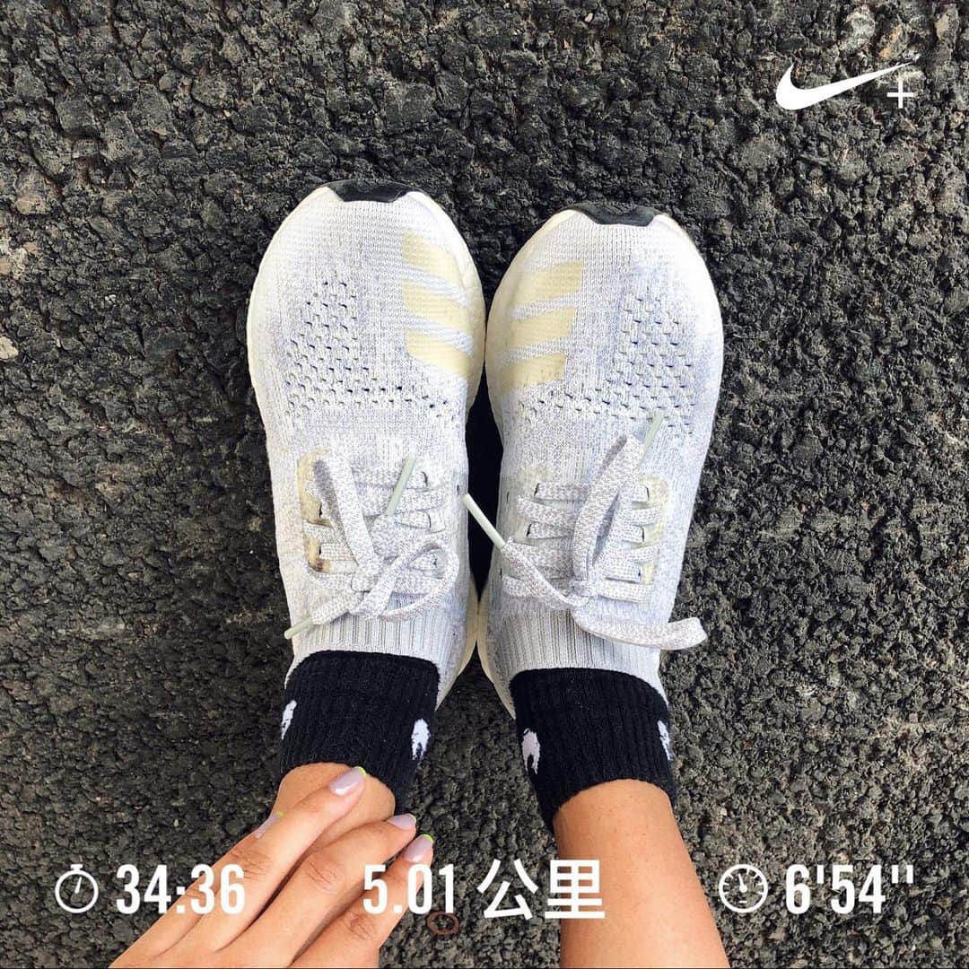 lixibei_iceのインスタグラム：「🏃🏽‍♀️出门儿前用完了最后一滴丢防晒霜🧴」