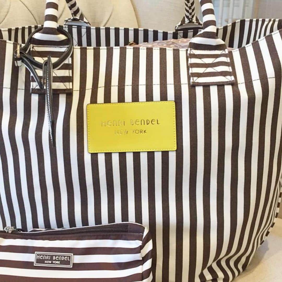 SPARAさんのインスタグラム写真 - (SPARAInstagram)「Packing♡♡♡ 見事に私の旅行にはHenri Bendelが欠かせない♡♡♡ 今はなき @henribendel がすでに懐かしくてもう買えないと思うと寂しすぎる。1個1個を大切に使いたいと思います！ 2枚目以降の写真は前に撮ったヘンリベンデルたち♡ かなり愛用しています！  #henribendel#ヘンリベンデル#旅行準備#packing#スーツケース」8月4日 13時58分 - spara_aco