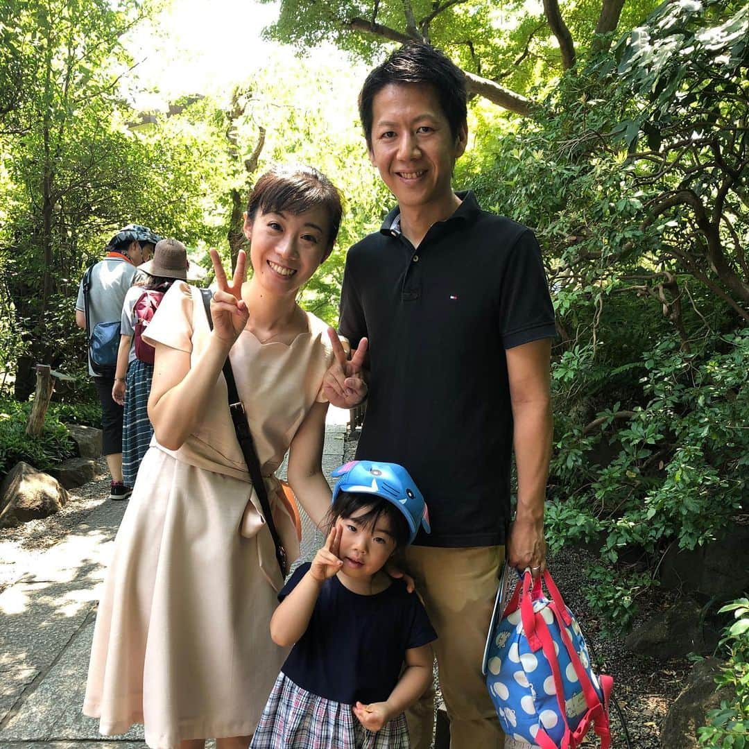 八芳園さんのインスタグラム写真 - (八芳園Instagram)「【ともに歩いていく2】  暑い中 たくさんの皆さまが 帰ってきてくださっています。  皆さまと会えることが とにかく楽しくて 嬉しくて 私たちスタッフが 幸せな気もちにさせて頂いています。  おかえりなさい。 ありがとうございます！  #八芳園 #八芳園花嫁 #八芳園ウェディング  #結婚式 #披露宴 #ともに歩いていくフェスティバル #生涯式場  #花嫁 #プレ花嫁 #卒花嫁 #happoen #wedding  #happoenwedding」8月4日 14時10分 - happoen