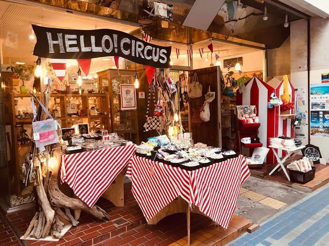 千秋さんのインスタグラム写真 - (千秋Instagram)「ハローサーカス全国ツアーファイナルは沖縄の石垣島🌺 本日最終日、千秋楽です✨ 石垣島にいる方はまだ間に合う！ ハローサーカスのラストを見届けてね💙 ・ 🎪第22回ハローサーカスin石垣島🎪 8/3（土）～4（日）の2日間 10〜19時 ひらりよ商店、沖縄県石垣市大川203（ユーグレナモール内  #ハローサーカス #hellocircus #ハンドメイド #石垣島 #ひらりよ商店  詳細は@hellocircus777」8月4日 14時26分 - chiaki77777