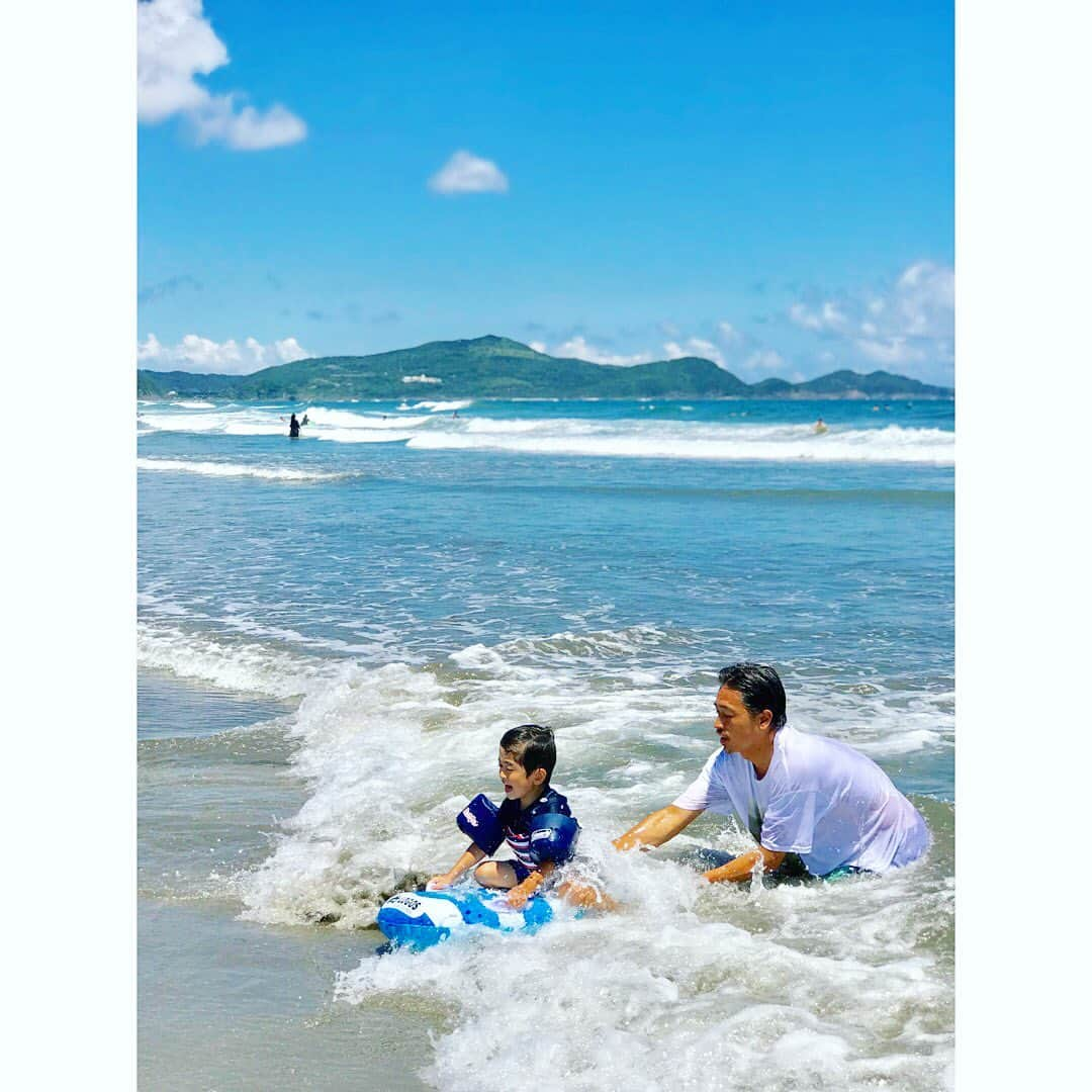 ryo0809appleさんのインスタグラム写真 - (ryo0809appleInstagram)「Summer vacation has started!! ・ ・ ・ Hawaiiのロケーション最高だったけど、日向も負けてない‼️ 海日和です🏖🌴 ・ ・ ・ #summer2019 #summervacation  #sea #beach #havefun #hyugacity #miyazaki_colors  #okuragahama  #夏休み #宮崎 #日向 #ヒュー日向 #年中さん #5歳男の子  #海好き でも #ビビり」8月4日 14時37分 - ryo0809apple