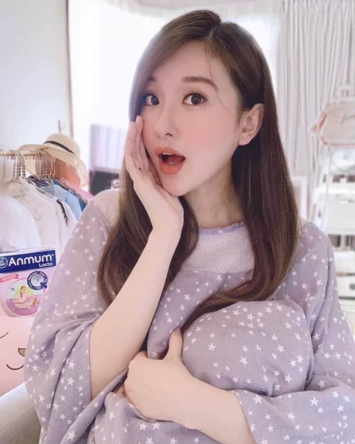 ジェシカ・ヤマダのインスタグラム：「To all mums out there, Happy World Breastfeeding Week! 🤱🏻💕 . Di video ini aku sharing tentang pengalaman aku menyusui di tempat umum. Emang dukungan dari orang sekitar saat breastfeeding itu penting banget ya. Contohnya disini aku bersyukur banget karena bukan cuma mama dan suami, tapi barista2 yang sebenarnya strangers pun ikut bantuin aku saat si kembar nangis kepingin nen berbarengan. 😭🙏💖 . Kalian pernah ga breastfeeding in public? Kalau iya, share juga dong pengalaman kalian disini. 😂👋 . #jessshares #breastfeedinginpublic . @anmum_indonesia #worldbreastfeedingweek #celebratetheextraordinary #normalizebreastfeeding」