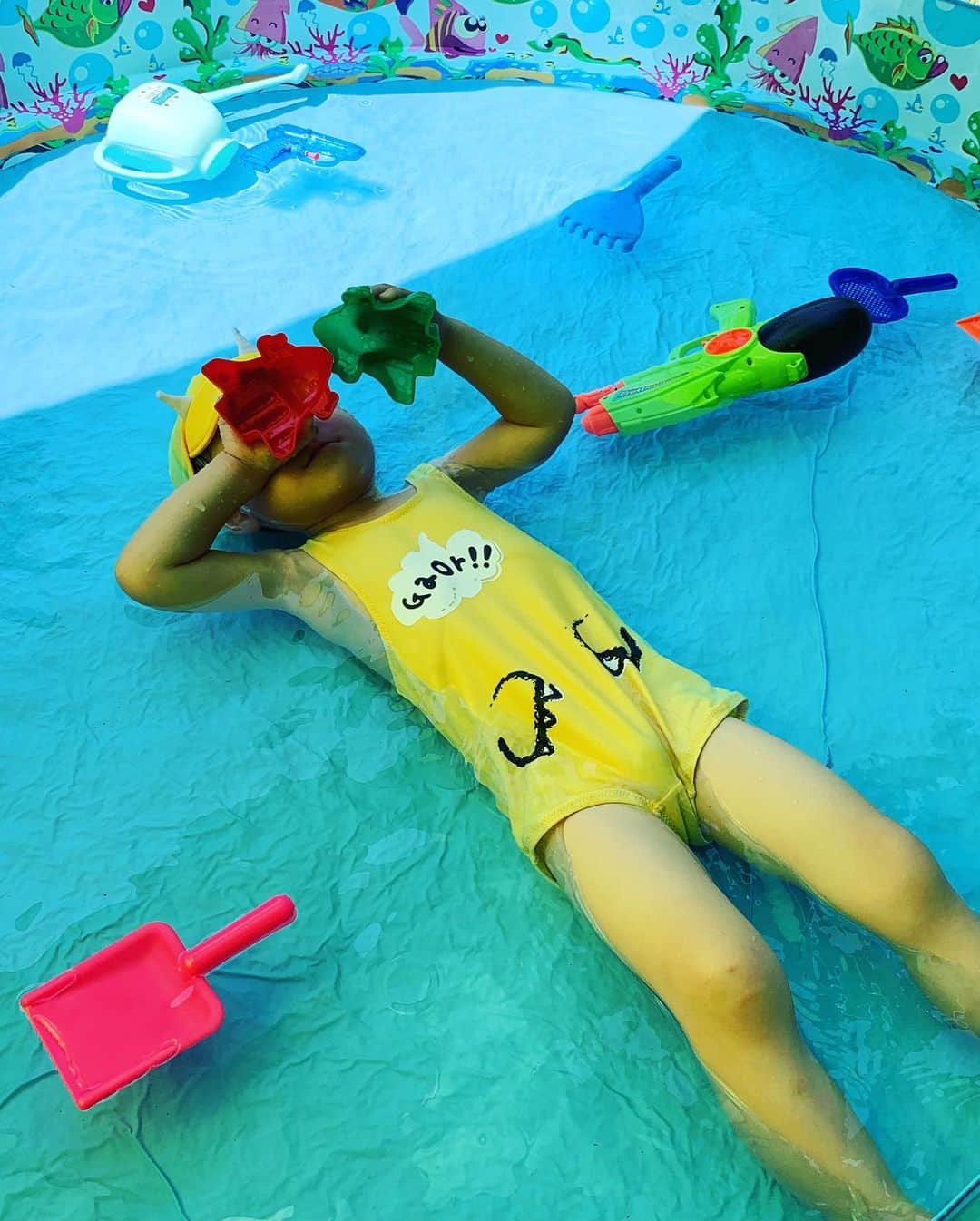 浅利そのみさんのインスタグラム写真 - (浅利そのみInstagram)「きょうはスペシャルゲスト！カエルさんも一緒に泳いだよー！ #ちょび平 #ちょび平さん #3歳0ヶ月 #お庭でプール」8月4日 14時50分 - asarisonomi