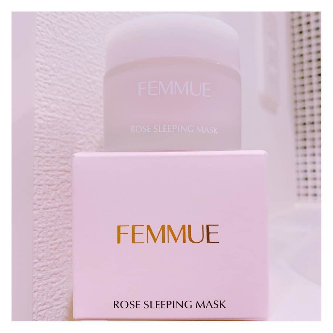 のインスタグラム：「まじでオススメする！！ FEMMUE！！！ ナイトクリームほんとにモチモチになる🥺 わたしすごく乾燥しちゃうんだけど、1週間ちょいくらい使ってて、 起きてもモチってしてる！ びっくり！！！ ライン使いしたら絶対いい❤️ でも、すぐには集められないから、、、 ちょっとずつ集めていこうかな🌸」