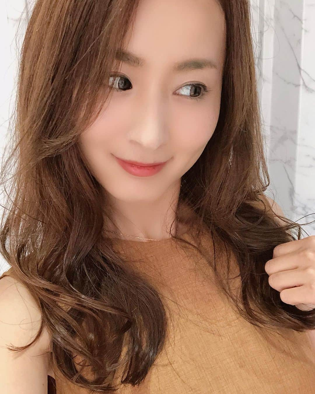 花清まゆこさんのインスタグラム写真 - (花清まゆこInstagram)「美容院day♡  夏休みだからか？！ 表参道は凄い人でした(-｡-; #美容院#表参道#青山#隠れ家 #隠れ家サロン #表参道美容院 #pationn #twins #ビューティー #ヘアサロン#表参道ヘアサロン #カット#カラー #トリートメント#ツヤツヤ #ストレート #ストレートヘア #ロングヘア #男の子ママ #アラフォー#アラフォーママ」8月4日 15時00分 - mayuusa610