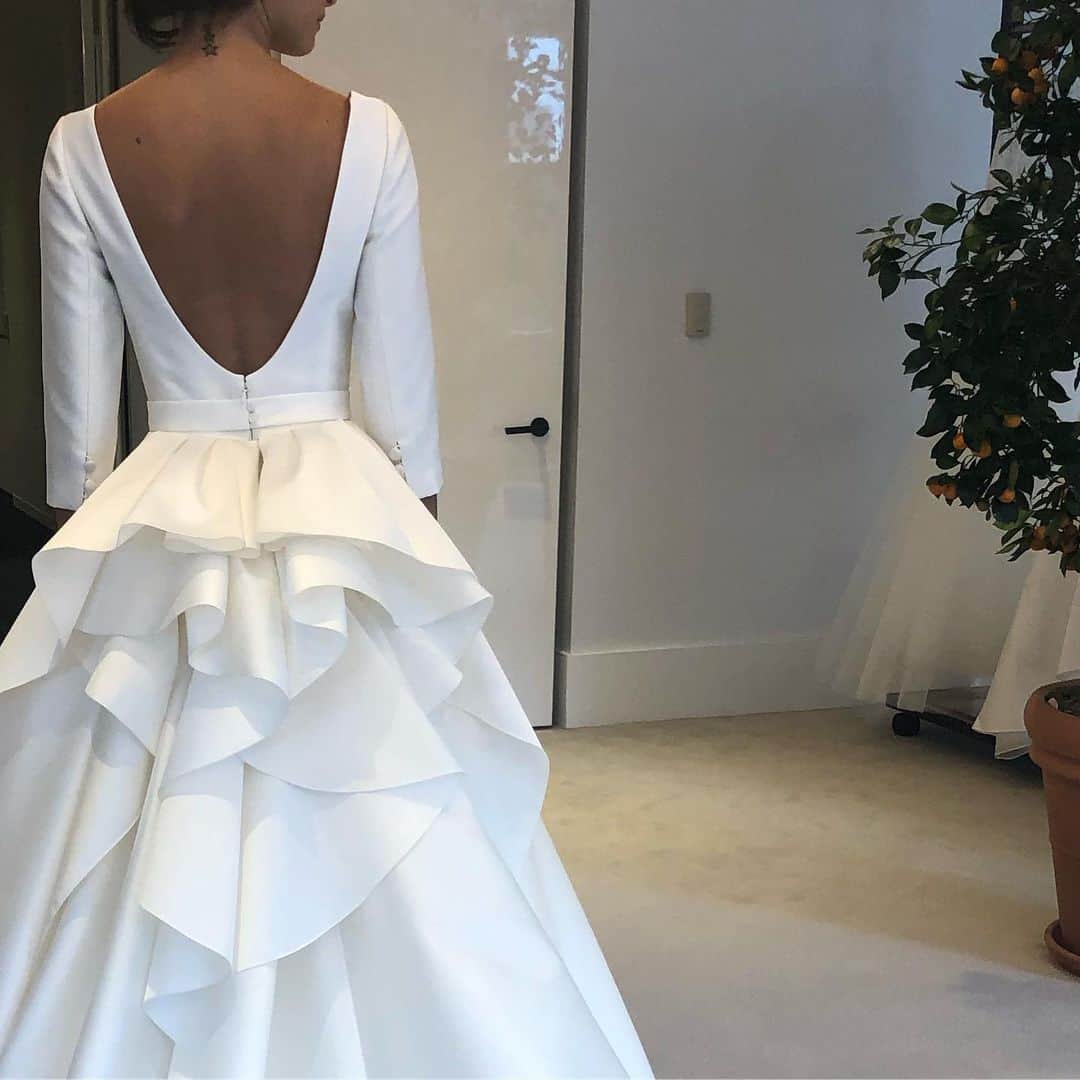 のインスタグラム：「@carolinaherrera Spring2020は、初秋入荷予定です  #carolinaherrera #novaresewedding #novaresewedding #novaresebrides #weddingdress #wedding #dress #novarese #ウエディングドレス #ウエディング #ウェディングドレス #ウェディング #花嫁 #プレ花嫁 #結婚式 #ノバレーゼ #ノバレーゼドレス」