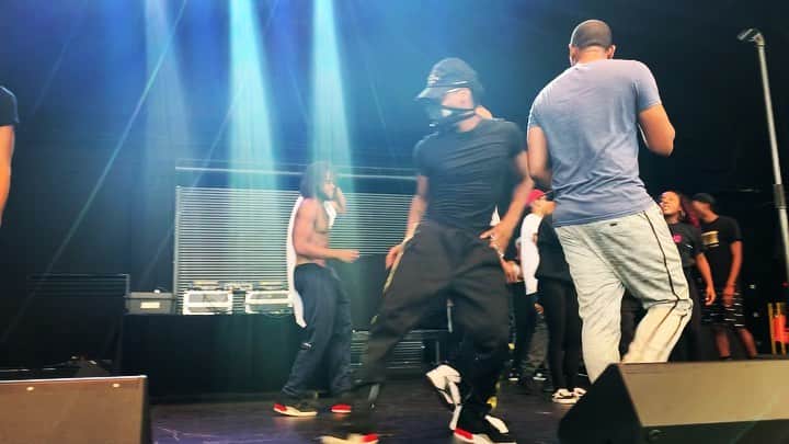 MCハマーのインスタグラム：「🕺🏿Sound Check in #Houston .. having fun with "Pleasure Ellis" and @boobyhammer as we work on a new song to add to the show "She Said" 🔥🔥🔥🔥🔥🔥」