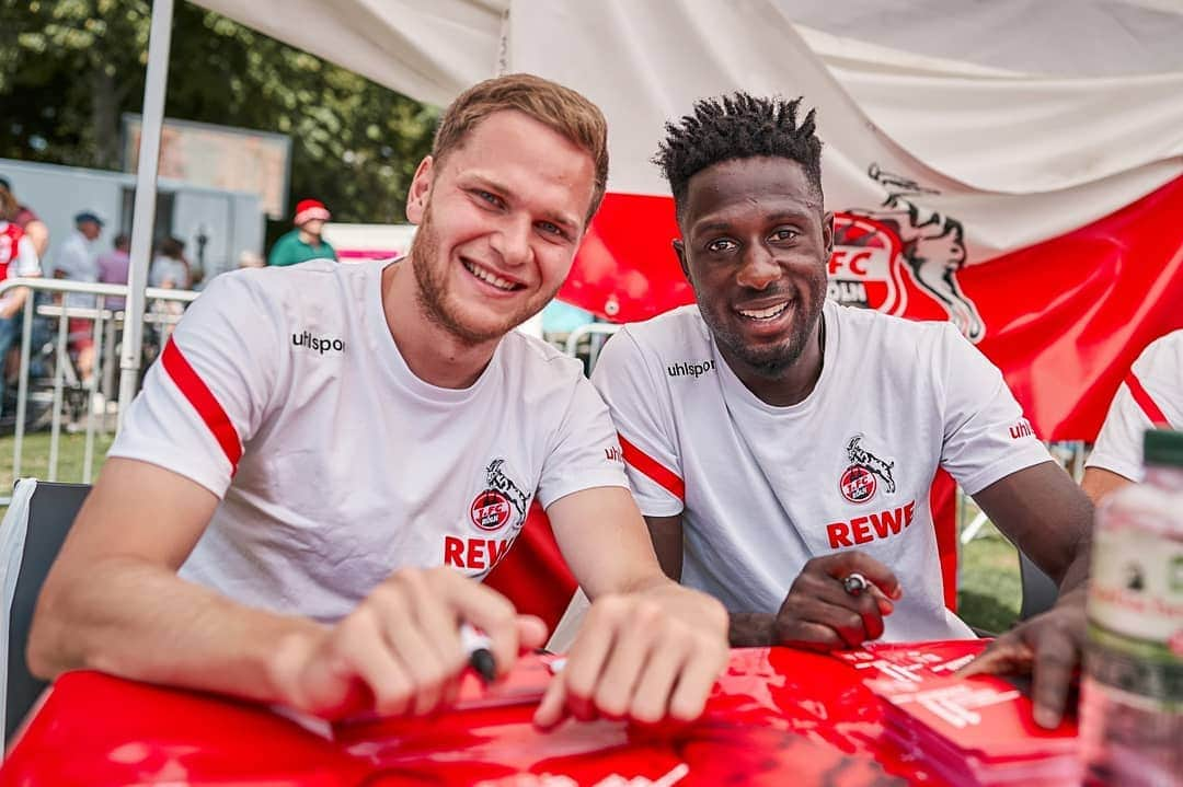 1.FCケルンさんのインスタグラム写真 - (1.FCケルンInstagram)「Traumwetter, kölsche Musik, lachende Gesichter und 50.000 #effzeh-Fans: Die Saisoneröffnung 2019 war einfach schön! 🔴⚪ ___ #Köln #Kölle #Saisoneröffnung」8月5日 2時02分 - fckoeln