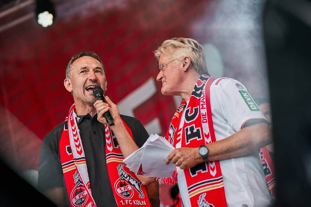 1.FCケルンさんのインスタグラム写真 - (1.FCケルンInstagram)「Traumwetter, kölsche Musik, lachende Gesichter und 50.000 #effzeh-Fans: Die Saisoneröffnung 2019 war einfach schön! 🔴⚪ ___ #Köln #Kölle #Saisoneröffnung」8月5日 2時02分 - fckoeln