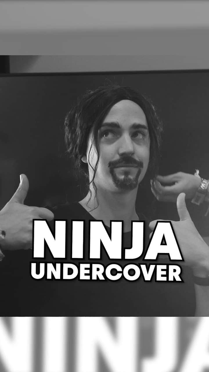レッドブルのインスタグラム：「Meet Hans, Ninja’s music festival going, Esports loving and prank pulling alter ego 🕶🧥. For more Ninja tap our link in bio! ⠀⠀⠀⠀⠀⠀⠀⠀⠀ Ninja is arguably the most popular streamer (ever?) and he took his talents to Mixer in the Red Bull Outpost at Lollapalooza 2019 for the inaugural stream! 🎮 ⠀⠀⠀⠀⠀⠀⠀⠀⠀ However, before he could hop into the Gamer’s seat he took to the streets of Chicago, undercover, to find out what fans & attendees are most excited about @Lollapalooza 2019! ⠀⠀⠀⠀⠀⠀⠀⠀⠀ 🕵️‍♂️: @Ninja ⠀⠀⠀⠀⠀⠀⠀⠀⠀ #Ninja  @lollapalooza #Lollapalooza #Esports #GamingLife #Gaming #VideoGames  #EsportsLife #GamerLife #StreamerLife #Streamer #prank #prankvideo #prankster #musicfestival #musiclife」