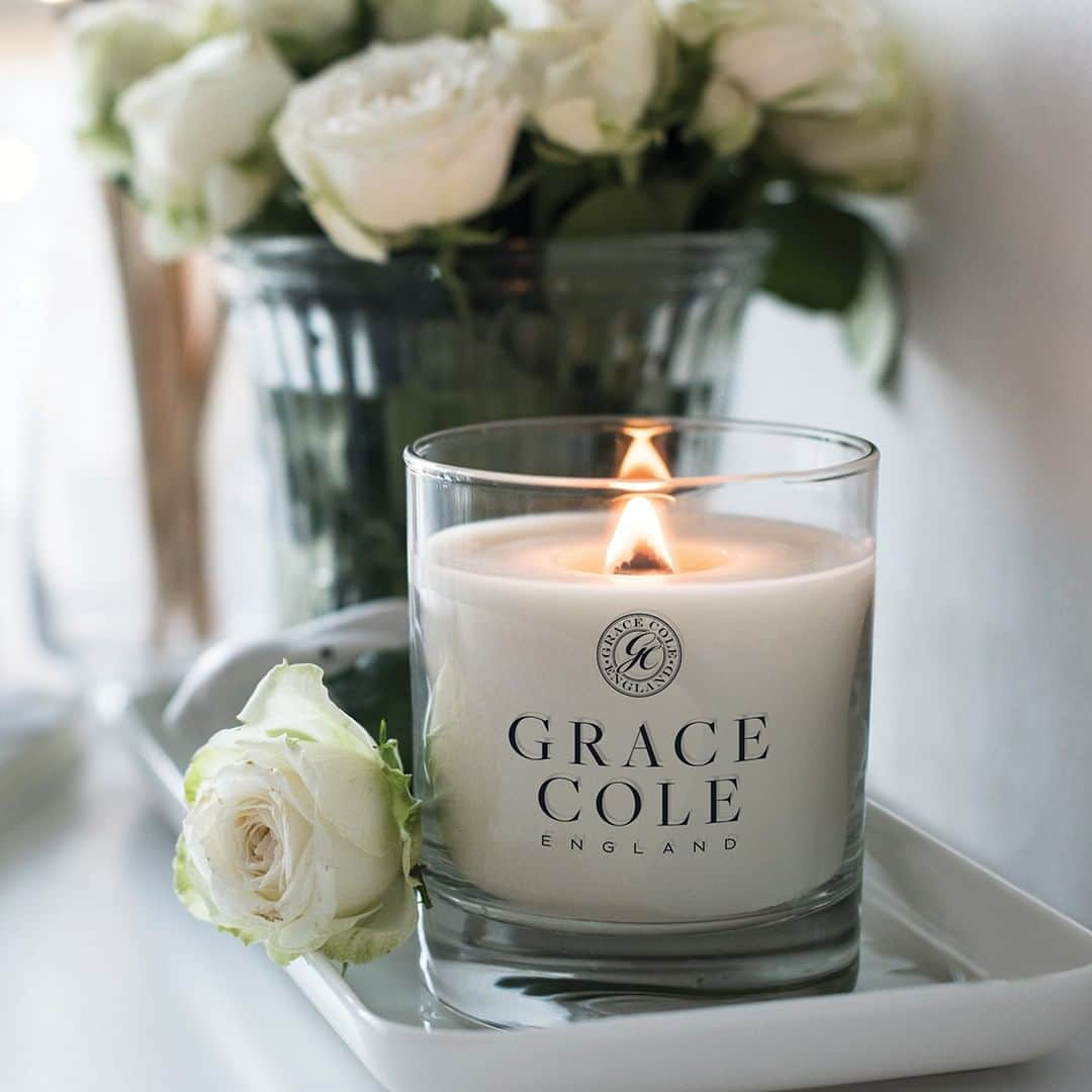 Grace Coleさんのインスタグラム写真 - (Grace ColeInstagram)「Made in England with skill, care and passion, our unique wax blend candles burn for up to 35 hours and diffuse a rich, always-fresh and continuous scent throughout the home  #england #candle #homefragrance #fragrance #candles #candlelight #candlelover #candleaddict #candlelove #candlelit #candleaddiction #candlelights #candledecor #candleobsessed」8月5日 2時00分 - gracecoleltd