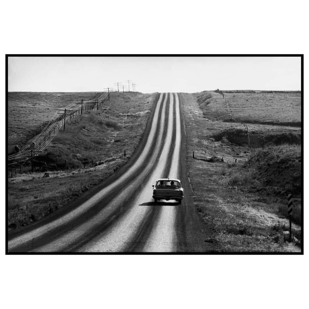 Magnum Photosさんのインスタグラム写真 - (Magnum PhotosInstagram)「#FromtheArchive Rural highway. USA. 1959. . © #CornellCapa © @icp/#MagnumPhotos」8月5日 2時01分 - magnumphotos