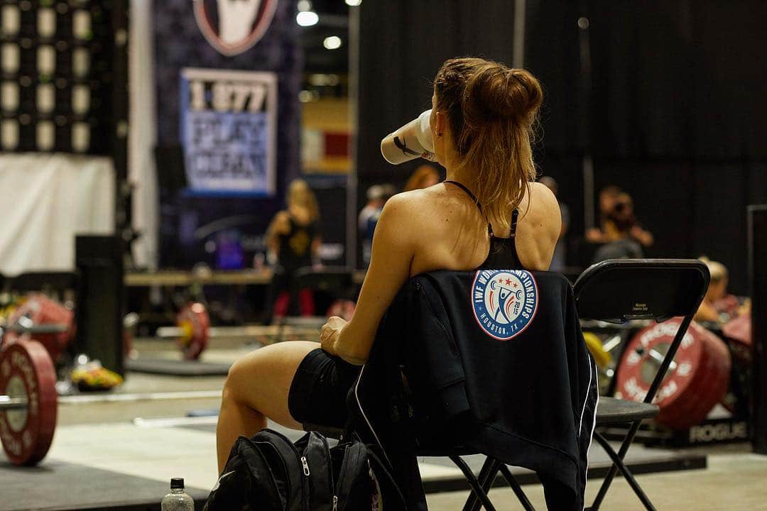 マッティ・ロジャーズのインスタグラム：「Sippin on my intra workout @xendurance carbs & protein (NO I will NOT mix them together, if you do I NEED to know). Link in my bio gets ya 10% off AND you can join XND to get your monthly supps auto shipped so you don’t forget about them.」