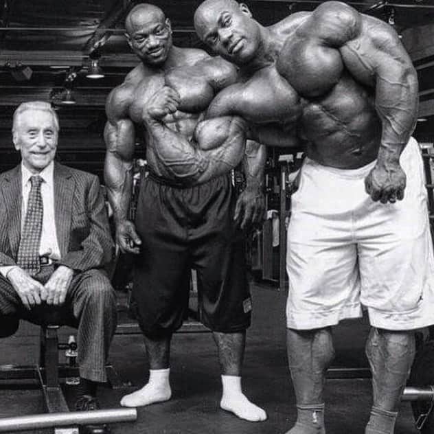 Phil Heathさんのインスタグラム写真 - (Phil HeathInstagram)「Special congratulations to my friend, the big homie @mrolympia08 on his recent IFBB Tampa Pro Victory. Throughout our relationship, we both have grown as competitors but also as friends giving each other friendly banter for the last 14yrs. It all started back in 2005 as I was about to earn my pro card at the 2005 Mr USA and Dexter mentioned that I looked good and could win. I’m like cool thanks Dex, but then as I began to win some pro shows I began to view Dexter as my focal point of what I felt exemplified, the most balanced, conditioned physique which I felt was a great goal to have. Little did I know it came with a ton of hard work, but also a mentality that Dexter had as he never came in out of shape to a contest and I knew that I needed to be a true professional every time I showed up. That friendly banter would grow in its intensity with one another that would almost look like a barbershop scene out of the movie “Coming to America.” Him telling me “I’m whoopin yo ass youngster, you don’t want none of this.” To me saying “sure OLD man is that all you’ve got.” To Dexter later saying “I can only hold ya young ass off for so long but until then imma put this work on ya boiiiiii!!” (Added extra boiiii because that’s how Dex, well if you know you know lol) To me saying “Man I finally got yo old ass and its awesome to be a Mr Olympia just like you.” To Dexter yelling out, “yeah you good but come in a little off and imma be there to tear dat ass up!” To now me saying, “Bro, I am so fuckin proud of you for maintaining a level of greatness for all of these years for us to watch. We the fans along with the entire IFBB Pro League Family are truly fortunate to watch such an illustrious, beautiful career that for some reason has no limits.” Dexter, I mean this shit and I believe that you are a legend to our sport and I wanna again congratulate you on a well deserved win and all the best come September. Much Luv to ya oh and yes I have your geritol drink waiting for you along with your Vick’s vapor rub and your...ok ok I’ll stop lol. Cheers Brother you earned it!」8月5日 0時39分 - philheath
