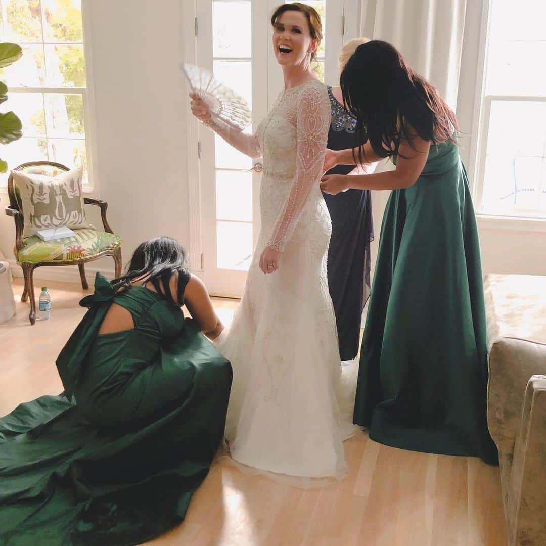 ズザンナ・シャコフスキーのインスタグラム：「Yesterday I was so honored and excited to officiate the wedding of my beautiful, beloved friend @ktrosedonohue to the brilliant @dr_alex ❤️」