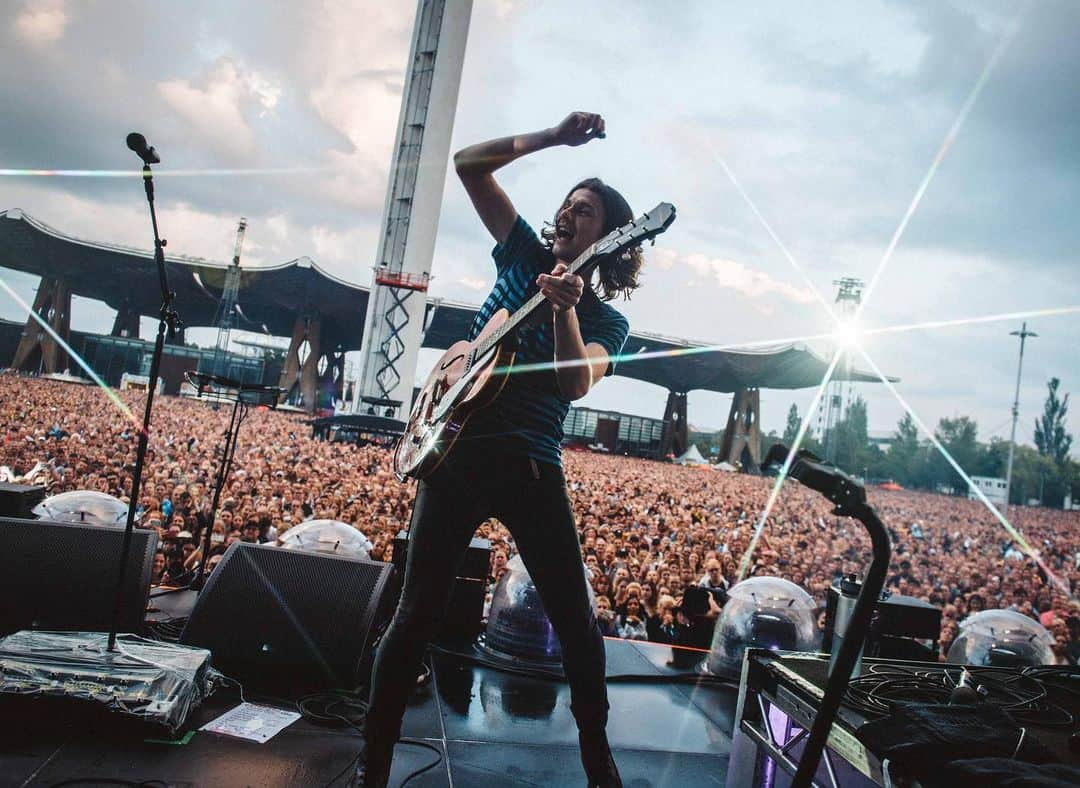 ジェームズ・ベイさんのインスタグラム写真 - (ジェームズ・ベイInstagram)「Second night’s a charm! We got to play Hannover...eventually! And it was glorious ♥️ Danke! #dividetour 📷 @ohalfin」8月5日 0時43分 - jamesbaymusic