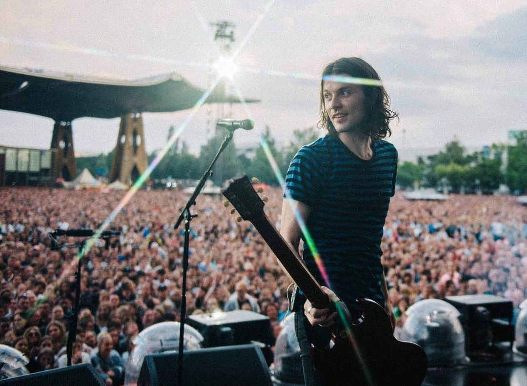 ジェームズ・ベイさんのインスタグラム写真 - (ジェームズ・ベイInstagram)「Second night’s a charm! We got to play Hannover...eventually! And it was glorious ♥️ Danke! #dividetour 📷 @ohalfin」8月5日 0時43分 - jamesbaymusic