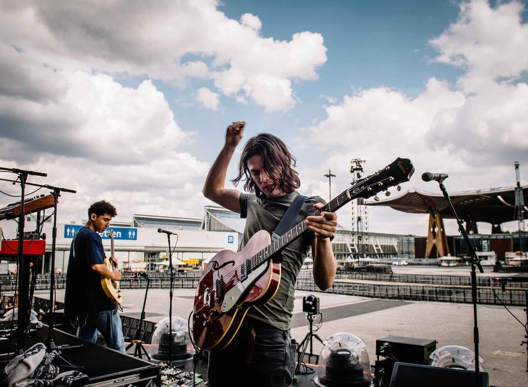 ジェームズ・ベイさんのインスタグラム写真 - (ジェームズ・ベイInstagram)「Second night’s a charm! We got to play Hannover...eventually! And it was glorious ♥️ Danke! #dividetour 📷 @ohalfin」8月5日 0時43分 - jamesbaymusic