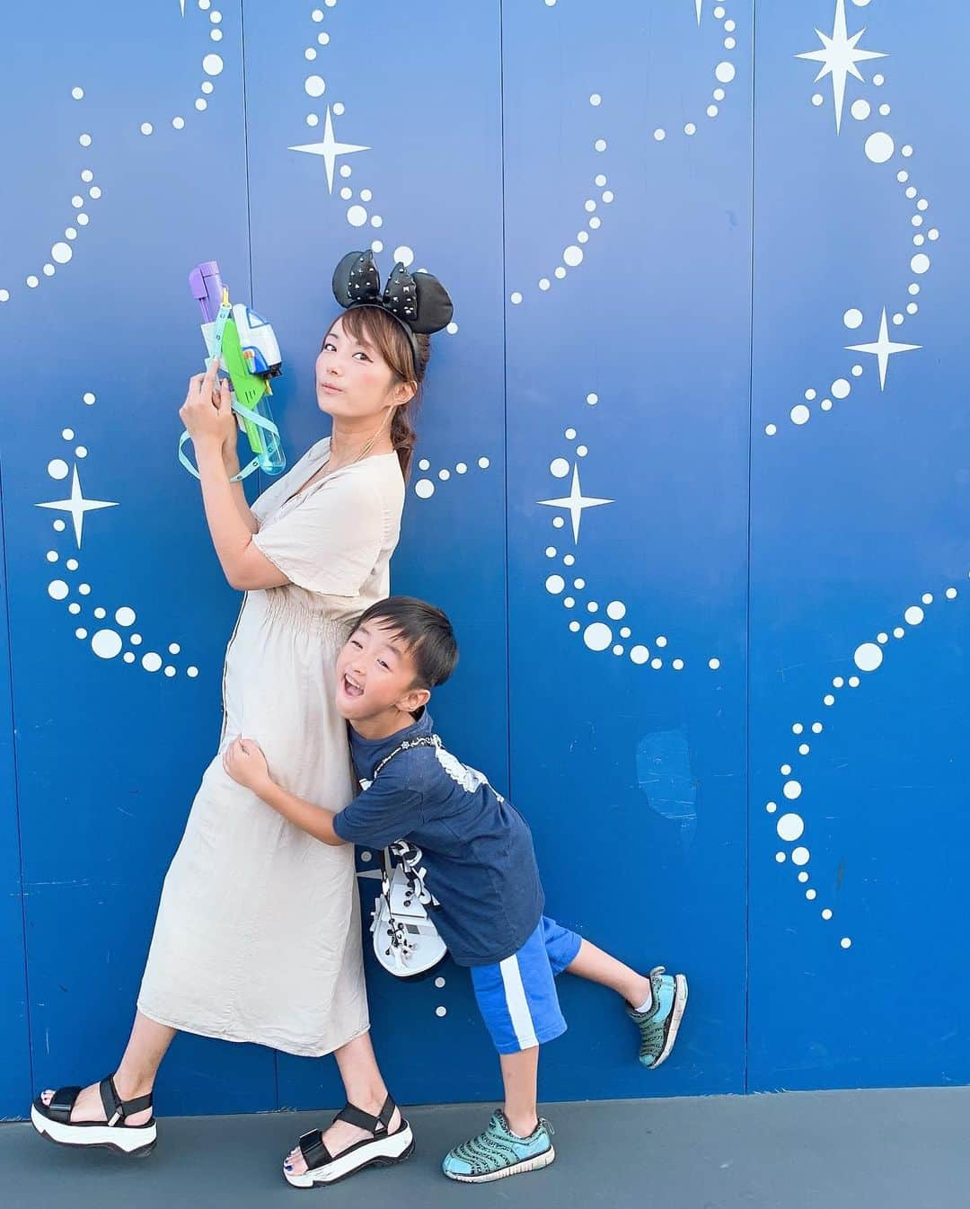 細田阿也さんのインスタグラム写真 - (細田阿也Instagram)「#tokyodisneyland  #disneyland  with #sons ❤︎ #心友 くんと一緒に #磐田会 に会いに🙌  #夏ディズニー #友達ディズニー #家族ディズニー  #さいこー  #最幸 な夏休み🐭🏰 #birthday  #birthdayboy #birthdaymom #オーサマーバンザイ」8月5日 0時47分 - hosodaaya